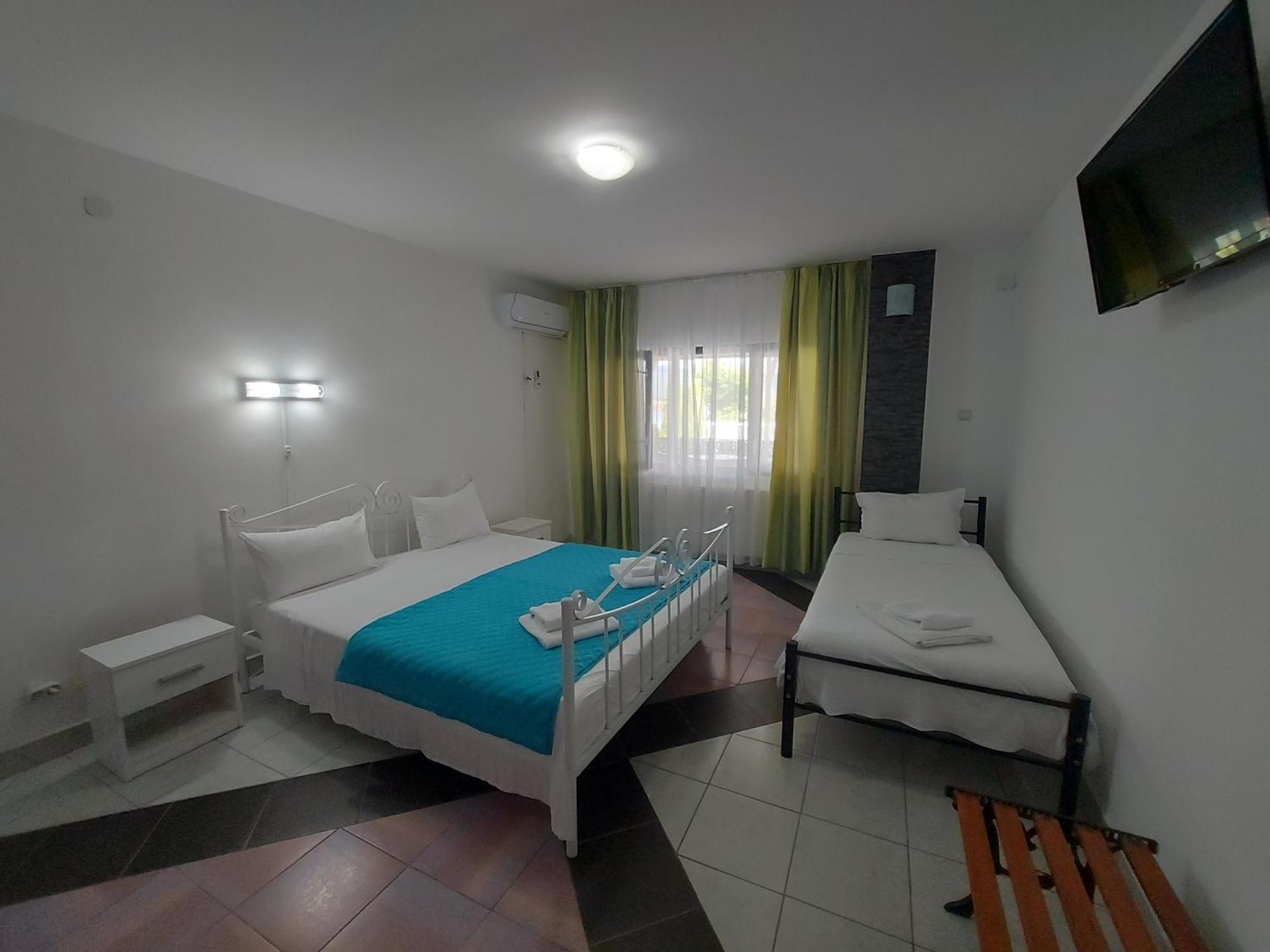 Casa Geppo - Camere De Inchiriat Ieşelniţa Extérieur photo